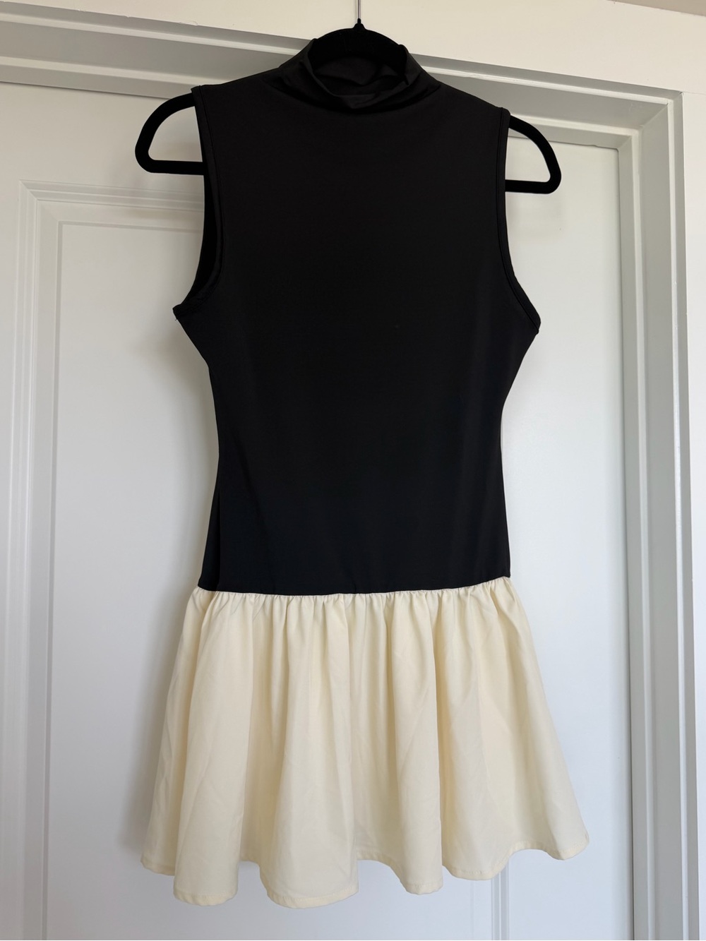 Black and Cream Colorblock Mock Neck Sleeveless Drop Waist Mini Dress Small - Picture 2 of 8